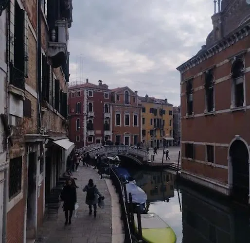 Lägenhet Stin House